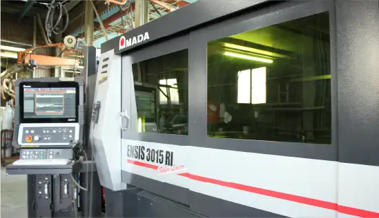 ファイバーレーザー加工機