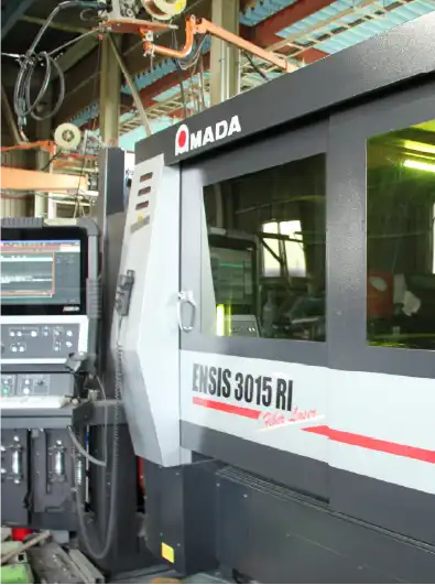 ファイバーレーザー加工機